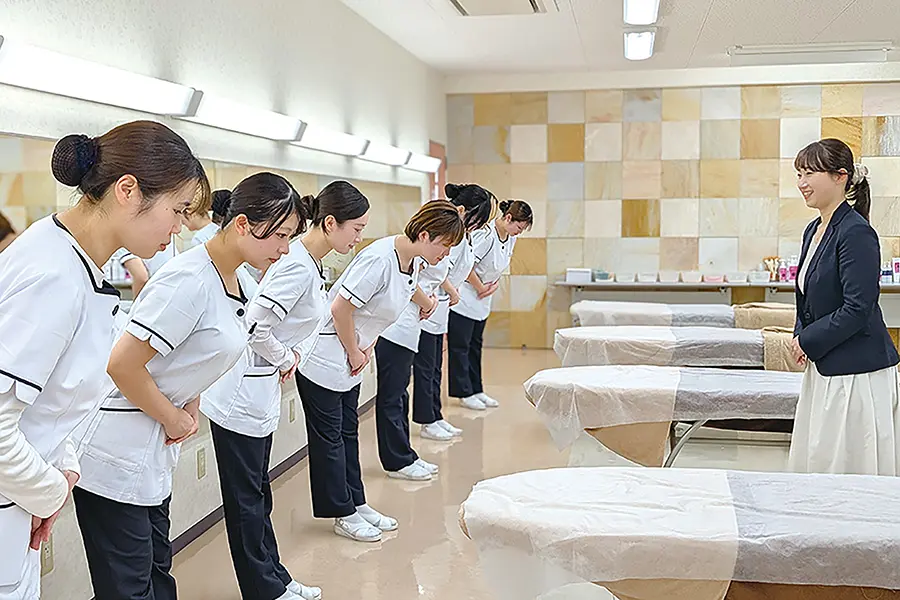 大手サロンのトレーニング授業の様子